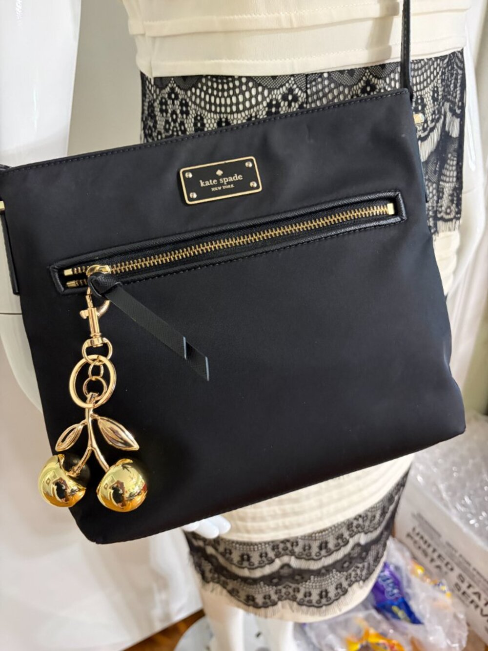 KATE SPADE BLACK NYLON WILSON ROAD DESSI CROSSBODY - EUC